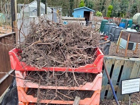 Alys Fowler: bokashi bin compost, Compost